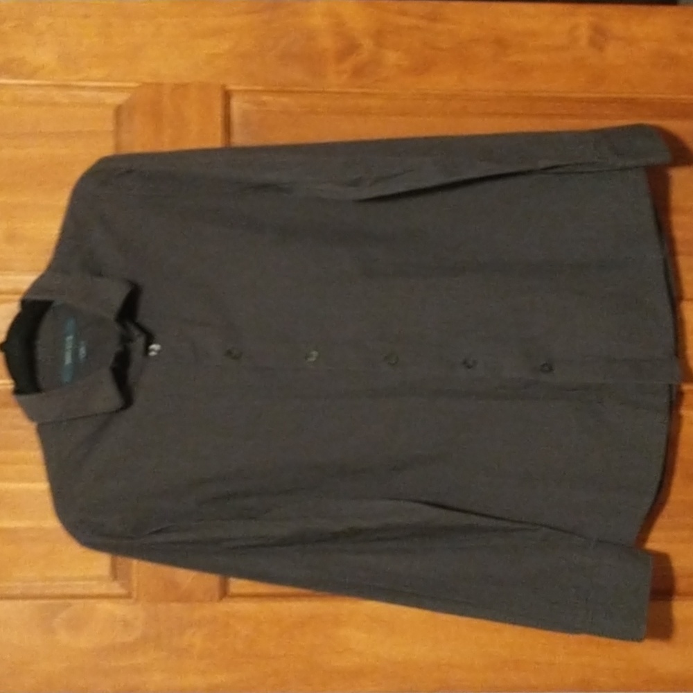 Perry Ellis men's size M slim fit tailored cotton long sleeve button up shirt